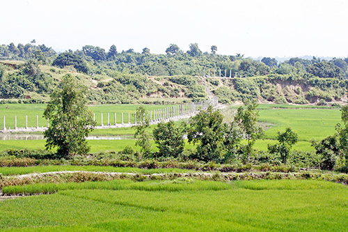 The fence on border of Taungbro