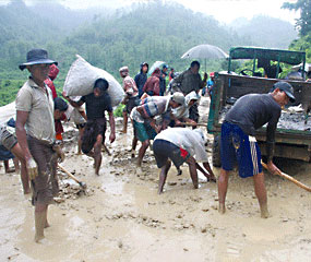 မြန်မာ့တိိုင်း(မ်)က ဖေါ်ပြသော ဘူးသီးတောင်-မောင်တော လက်ရှိ ကားလမ်း မြင်ကွင်း