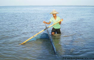 A-young-boy-fishing-on-a-river-of-Arakan