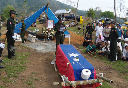 Ta_Tuek_Mong_funeral1