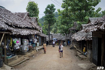 Karen refugees walk inside the Mae La refugee camp, about 90 kms from Mae Sot on the Thai-Burmese border. UP to 140,000 Karen refugees have been living in Thailand refugee camps for up to 20 years. Many Karen began to flee in the 1990s following a major offensive by the Burmese regime against the Karen National Union. (AFP Photo / Nicolas Asfouri)