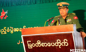 မြဝတီ သတင်းစာနှင့် စာပေတိုက်၏ တာဝန်ခံ စာတည်းမှူးချုပ်် ဒုတိယဗိုလ်မှူးကြီး (ဓါတ်ပုံ မဇ္စျိမ)