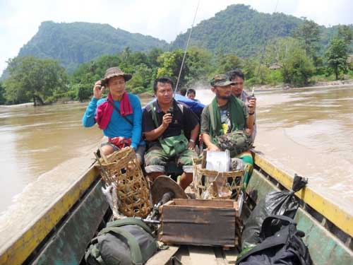 DKBA troops in the river (Photo-KIC)