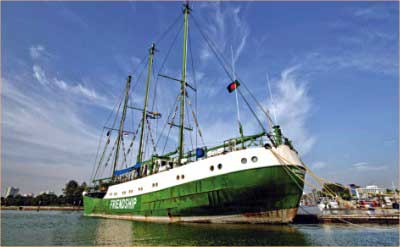 green-peace-ship-bangladesh