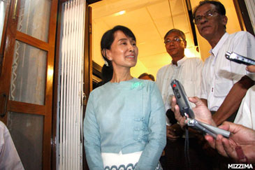 robert-copper-meets-suu-kyi-4s