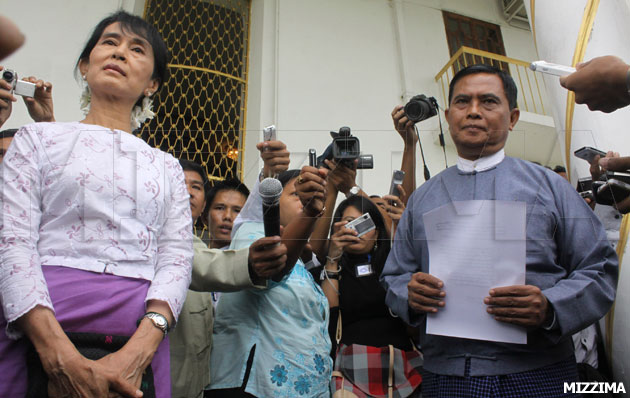 suu-kyi-and-aung-kyi-meet-august-12s