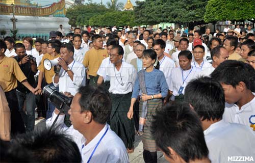 suu-kyi-visits-pegu-1