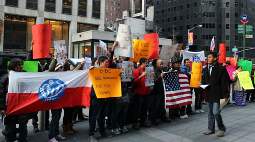 Arakanese-in-USA-stage-protest-against-BBC