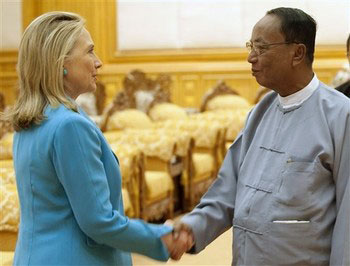 Hilary-clinton-in-meet-U-Khin-Aung-Myint