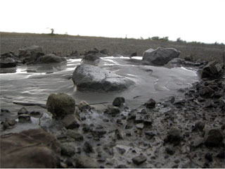 Mud-Volcano-Erupts-in-Kyauk-Pru-Arakan