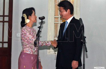 koichiro-gemba-and-suu-kyi-met-1ss