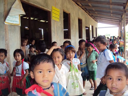 Karen_children_students_in_Pa-an_township