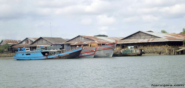 Myanmar-cargo-boat