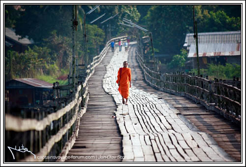 bridge_and_monks_-2