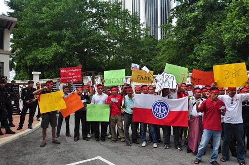 Arakanese-in-Malaysia-protest-in-British-Embassy