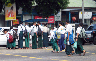 Students_are_going_to_school