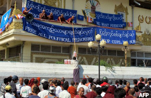 monks-protest-in-mandalay