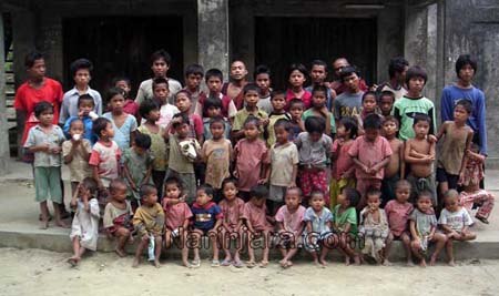 children-sheltering-monastery-Arakan