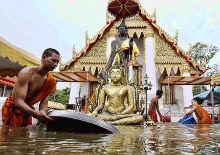 thailand-floods-unesco-temple