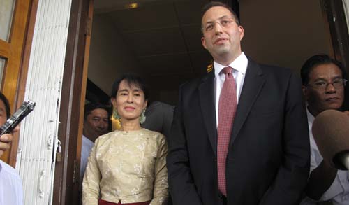 Daw Aung San Suu Kyi and Mr. Derek Mitchell (photo-Irrawaddy)