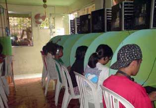 Internet-cafe-Arakan