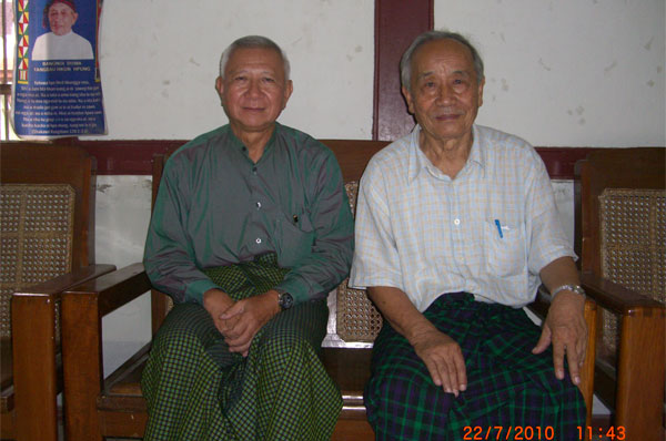 Economic adviser U Myint and Howa Dau Gam during their meeting.