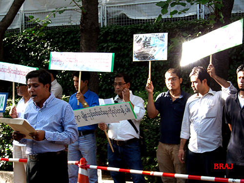 Zaw Min Htut giving the speech at “The Rohingya Global Day of Action” Demonstration in Japan 