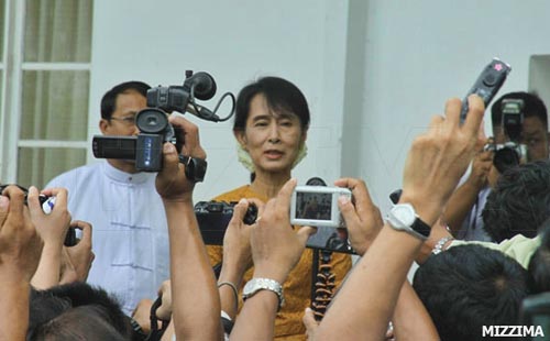 suu-kyi-and-aung-kyi-meet-sep-30-2011-1