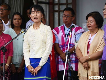 Suu-Kyi-meets-KNU-delegation