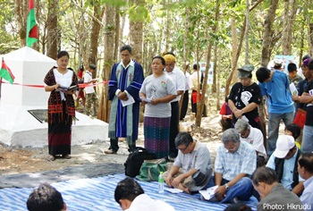 The martyred founder and leader of the Kachin Independence Organization (KIO) General Zau Seng is honored during a April 24, 2012 ceremony held at a former KIO base at Htam Ngawp Bum mountain in Thailand.