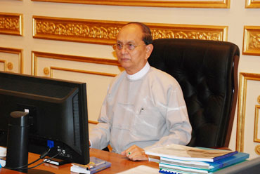 Burmese-President-Thein-Sein-15-8-2012_s