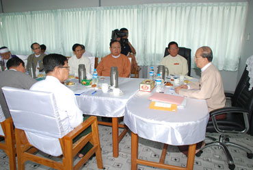 Burmese-President-Thein-Sein-met-with-political-parties_s