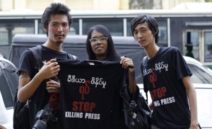 Journalists protesting press censorship (Photo-Reuters)