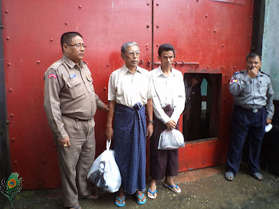 U Kyaw Hla Aung and U Win Naing were taken photo in front of Sittwe prison gate after releasing. (photo- Mizzima)