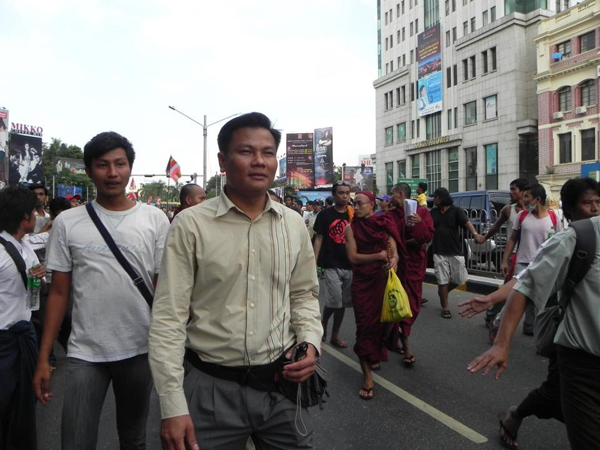 ကရင်ပြည်သူလူထု အခြေအနေ ဦးနေမျိုးဇင်နှင့်အဖွဲ ့ လာရောက်လေ့လာ