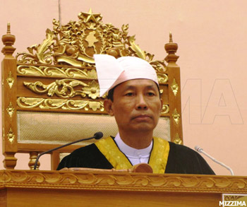 Shwe-Mann-at-perliment-augu