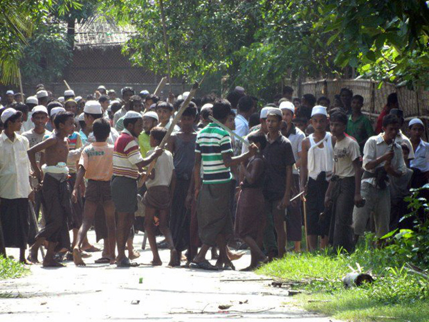 Muslim Mob Attempts Attack on Arakanese after Prayer Burma News