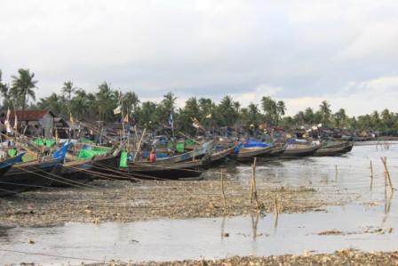 Sittwe-Jetty-with-Fishermens-Boat