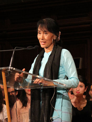 Suu-Kyi-at-Sorbonne-France