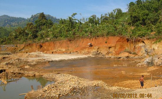 ၀င်းမောင်းကျေးနယ်အတွင်းမှ ရွှေတွင်းတခု၏ မြင်ကွင်း (Photo-KIC)