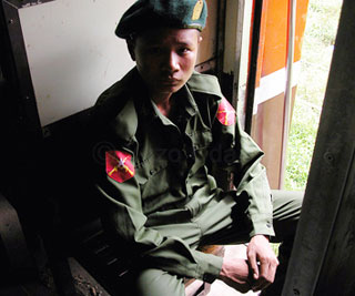 Child soldier in Burma ( photo by Irrawaddy)