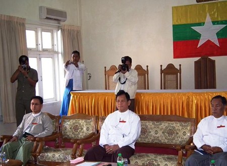 ပြည်ထောင်စု ရွေးကောက်ပွဲ ကော်မရှင်၏ နေပြည်တော် သတင်းစာ ရှင်းလင်းပွဲပုံ (ဓါတ်ပုံ - အင်တာနက်)