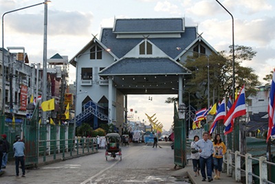 The Thai-Myanmar Friendship Brigade # 1 between Maesai and Tachilek (Photo: familytravelblog.com)