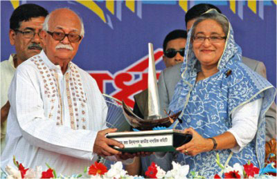 Prime minister Sheikh-Hassina receives a replica of a boat at a civic reception.