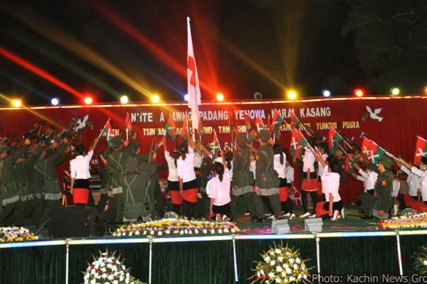 Kachin youth preform for a relief concert held in the Hpakant jade mining area of Kachin state on May 15 and 16.