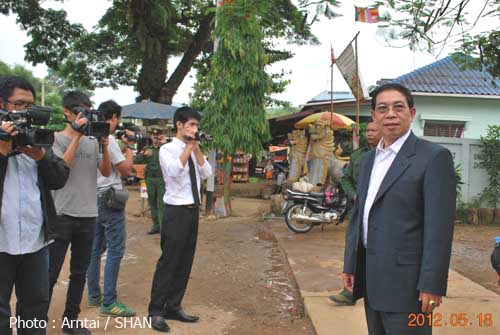 ကျိုင်းတုံသို့ခရီးထွက်စဉ် ဒုတိယဗိုလ်ချုပ်ကြီးယွက်စစ်အား သတင်းထောက်များတွေ့ဆုံမေးမြန်း