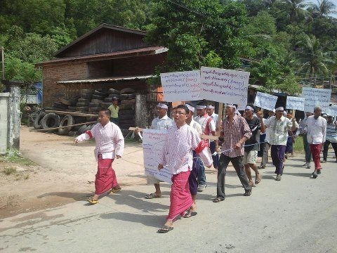 ကျောက်မီးသွေးလျှပ်စစ်စက်ရုံတည်ဆောက်မှုကို ကော့သောင်း၌ ယခင်ကဆန္ဒပြခဲ့စဉ်