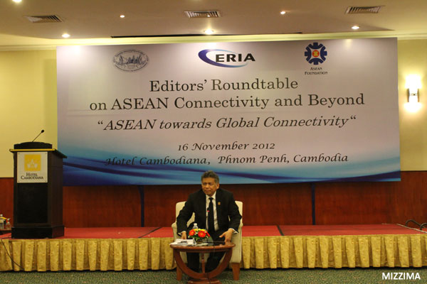 Dr. Surin Pitsuwan at ASEAN Editors' Roundtable. Photo Mizzima