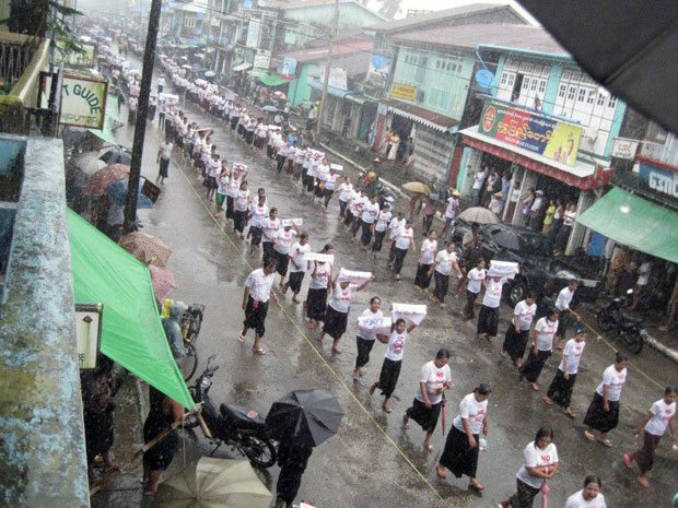 Arakanese-protest-in-Sittwe-against-Buddhist-temple-attack-in-Bangladesh-pic-2