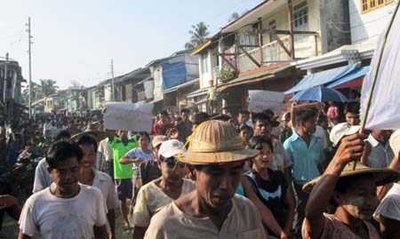  မြေပုံတွင် ပြည်သူများ ဆန္ဒ ထုတ်ဖေါ်နေကြပုံ။